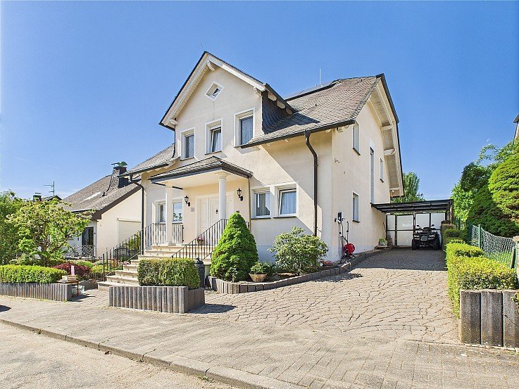 Foto STADTNAH GEDACHT - NATURNAH GEMACHT. FREISTEHENDES EINFAMILIENHAUS IN EINMALIGER LAGE