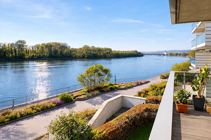 Foto LOGENPLATZ IN ERSTER REIHE! PANORAMAWOHNUNG mit RHEINBLICK, S�DBALKON u. PKW-STELLPLATZ