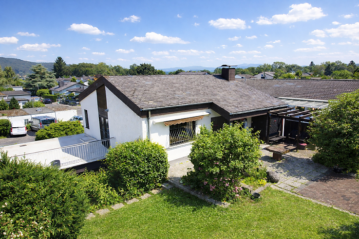 Foto EIN HAUS, VIELE M�GLICHKEITEN! Freistehendes Einfamilienhaus mit Einliegerwohnung, Garten und Garage
