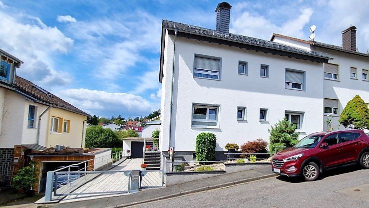 Foto TOP GEPFLEGTES MEHRFAMILIENHAUS IN IDYLLISCHER ORTSRANDLAGE VON WIESBADEN-RAMBACH