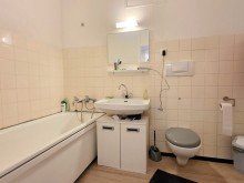 Bad HELLE 2-ZIMMER-WOHNUNG MIT SUPER SCHNITT UND FERNBLICK