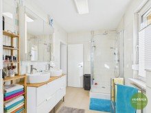 Und Dusche CHARMANTES UND GUT GEPFLEGTES EINFAMILIENHAUS MIT NEBENGEGEB�UDE, HOF- UND GARTENBEREICH
