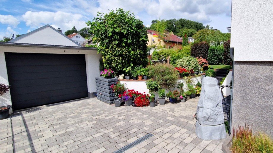 Garage und Hof Doppelhaush�lfte Wiesbaden