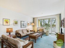 Wohnzimmer PERFEKT GESCHNITTENE 2-ZIMMER-WOHNUNG MIT SONNENBALKON & TIEFGARAGENSTELLPLATZ