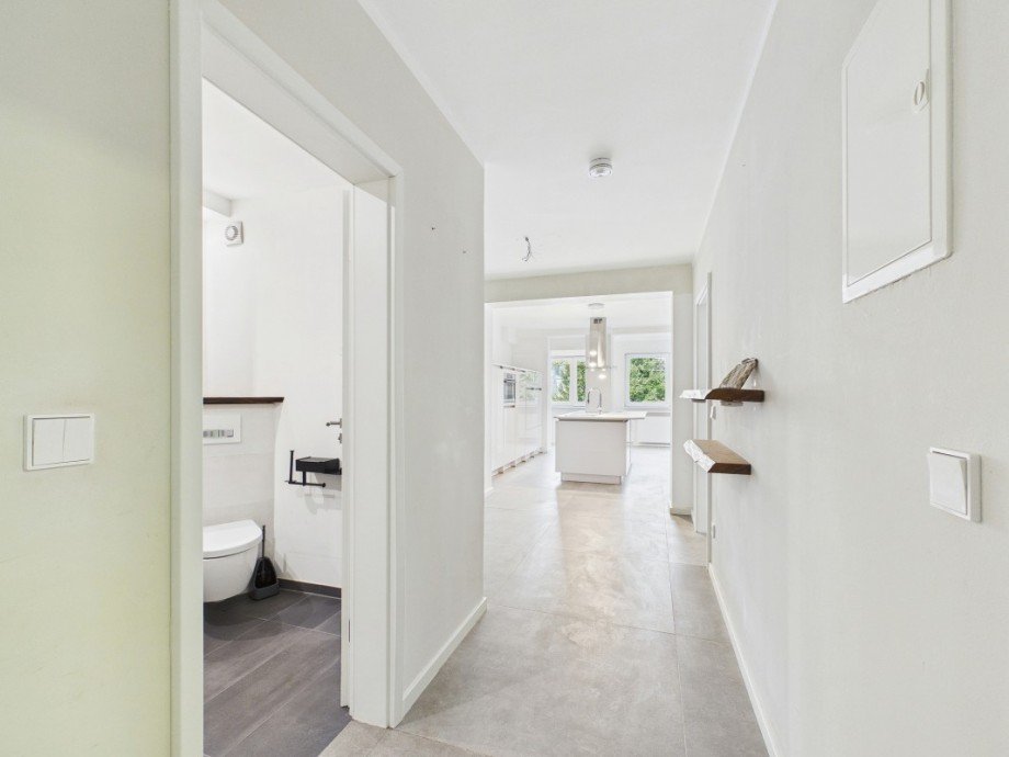 Flur (2) Etagenwohnung Wiesbaden