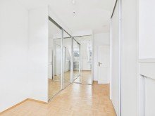 Schlafzimmer (2) SCHMUCKST�CK MIT GESCHICHTE IM SCH�NEN RHEINGAUVIERTEL - ALTBAUCHARME TRIFFT MAISONETTE