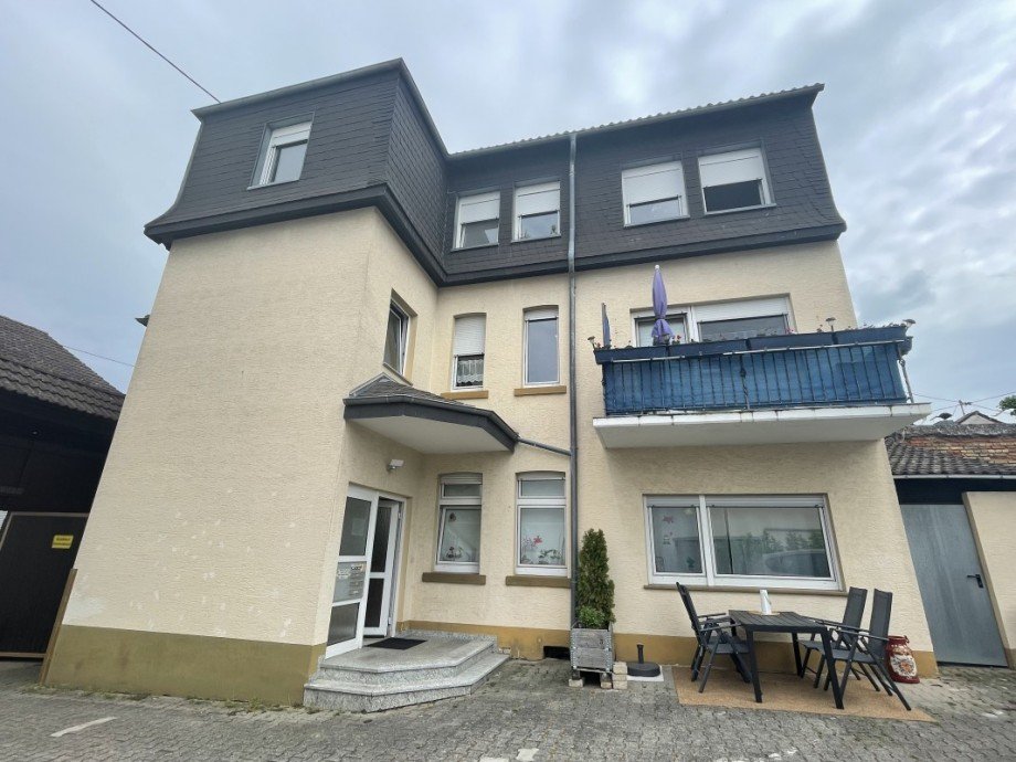 Hausansicht hinten Etagenwohnung Wiesbaden