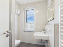 Duschbad EXKLUSIVE PENTHOUSE-MAISONETTE IN ATTRAKTIVER LAGE, NAHE ALTSTADT UND FIS (International School)