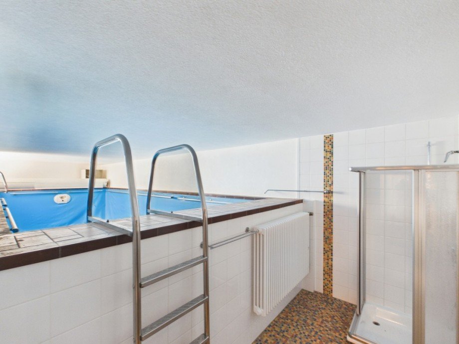 Schwimmhalle Einfamilienhaus Alzey