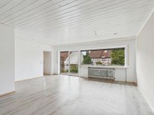 Wohnbereich 1. OG ATTRAKTIVES MEHRFAMILIENHAUS IN BEGEHRTER WOHNLAGE VON WIESBADEN-BRECKENHEIM - TEILWEISE VERMIETET