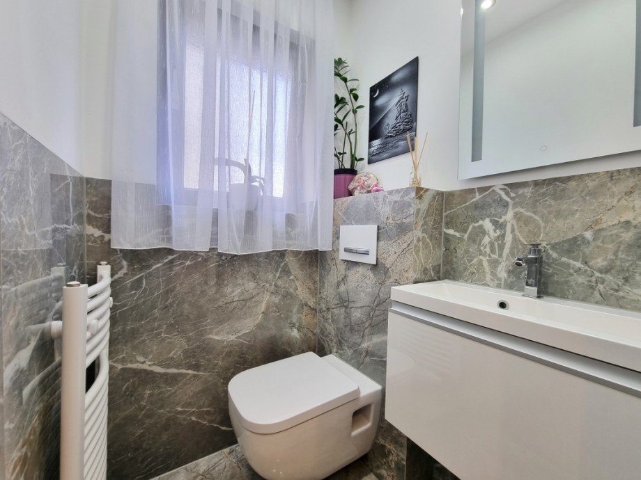 G�ste -WC Doppelhaush�lfte Heidesheim