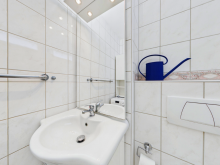 Bad HELLES APARTMENT MIT BALKON, TAGESLICHTBAD UND KELLER - BIEBRICHER ALLEE