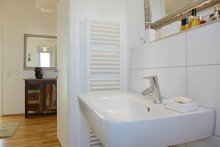 Bad IM BELIEBTEN K�NSTLERVIERTEL! MODERNES PENTHOUSE MIT SONNIGER DACHTERRASSE UND TIEFGARAGENSTELLPLATZ