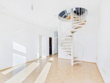 Wohnzimmer (2) SCHMUCKST�CK MIT GESCHICHTE IM SCH�NEN RHEINGAUVIERTEL - ALTBAUCHARME TRIFFT MAISONETTE