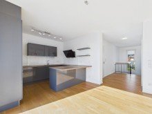 K�che Blick Flur EXKLUSIVE PENTHOUSE-MAISONETTE IN ATTRAKTIVER LAGE, NAHE ALTSTADT UND FIS (International School)