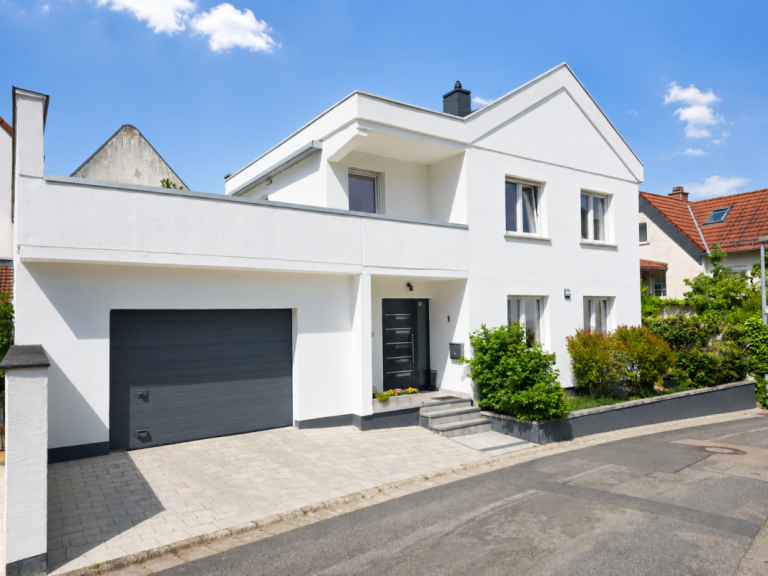 Au�enansicht Mainz Einfamilienhaus EINFAMILIENHAUS MIT DACHTERRASSE, EINBAUK�CHE UND GARAGE