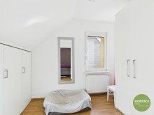Kleines Zimmer CHARMANTES UND GUT GEPFLEGTES EINFAMILIENHAUS MIT NEBENGEGEB�UDE, HOF- UND GARTENBEREICH