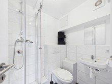 Hobbyraum mit Duschbad BLICKFANG NEROBERG - Moderne 3-ZIMMER-WOHNUNG MIT GARAGE UND EINBAUK�CHE