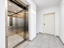 Aufzug EXKLUSIVE PENTHOUSE-MAISONETTE IN ATTRAKTIVER LAGE, NAHE ALTSTADT UND FIS (International School)