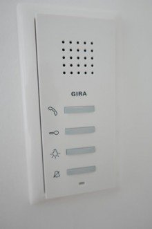 Sprechanlage SCHICKE WOHNUNG mit TOP AUSSTATTUNG in CHARMANTEM WOHNENSEMBLE