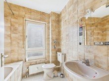 Bad SUPER GESCHNITTENE 2 ZIMMER WOHNUNG MIT TIEFGARAGENSTELLPLATZ IN DER NEUSTADT