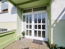 Hauseingang FERNBLICK INKLUSIVE! HELLE WOHNUNG IN BELIEBTER LAGE
