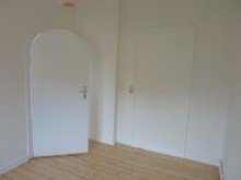 Kleines Zimmer (Ansicht 2) ��� GEM�TLICHE DACHGESCHOSSWOHNUNG RUHIGER CITY-LAGE ���