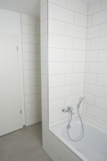 Tageslichtbad SCHICKE WOHNUNG mit TOP AUSSTATTUNG in CHARMANTEM WOHNENSEMBLE