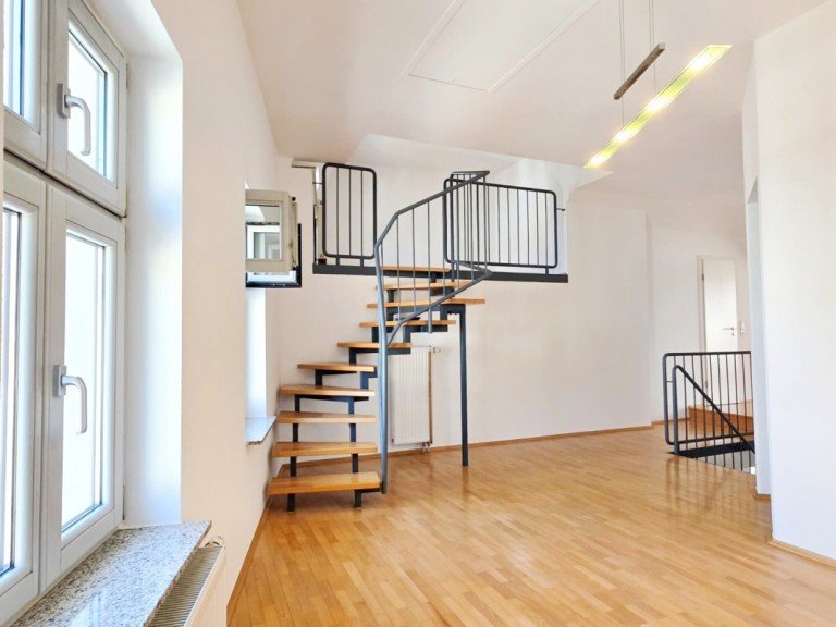 Essbereich mit Galerie Mainz Maisonettewohnung HAUS IM HAUS - SCHICKE MAISONETTEWOHNUNG MIT BESONDEREM CHARME