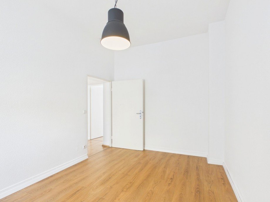 Kind - Arbeiten Etagenwohnung Wiesbaden