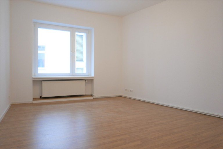 Grosses Wohnzimmer Wiesbaden Etagenwohnung ZENTRAL UND RUHIG Gem�tliche 2-Zimmer-Wohnung in Innenstadtlage