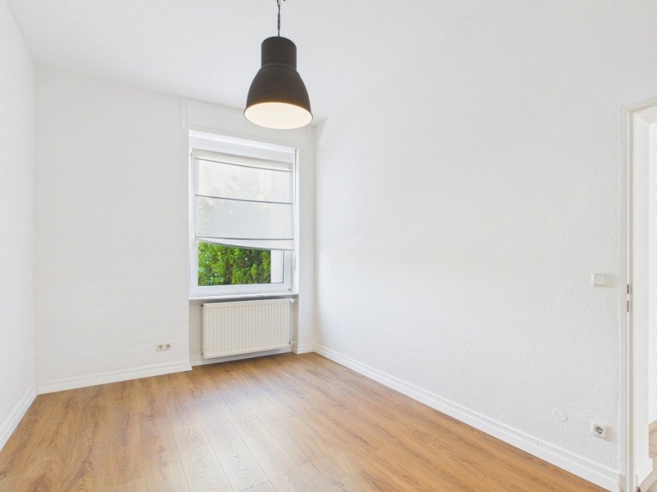 Kind - Arbeiten Etagenwohnung Wiesbaden