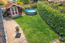 Garten und Terrasse ATTRAKTIVES MEHRFAMILIENHAUS IN BEGEHRTER WOHNLAGE VON WIESBADEN-BRECKENHEIM - TEILWEISE VERMIETET