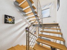 Treppenhaus DER SOMMER KANN KOMMEN! GEPFLEGTES ZWEIFAMILIENHAUS MIT VIEL PLATZ