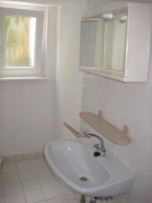 Bad (Ansicht 2) ZENTRAL UND RUHIG Gem�tliche 2-Zimmer-Wohnung in Innenstadtlage