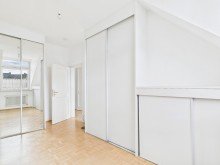 Schlafzimmer (3) SCHMUCKST�CK MIT GESCHICHTE IM SCH�NEN RHEINGAUVIERTEL - ALTBAUCHARME TRIFFT MAISONETTE