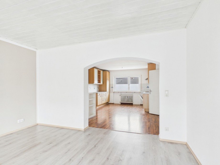 Blick zur K�che Mehrfamilienhaus Wiesbaden