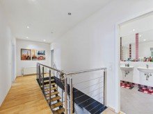 Flur WOHNEN WIE IM HAUS - GROSSZ�GIGE MAISONETTEWOHNUNG MIT TERRASSE UND GARTENANTEIL