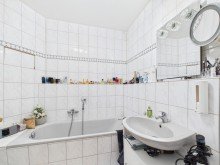Bad mit Wanne RUHIGES WOHNEN MIT BLICK INS GR�NE - CHARMANTE MAISONETTE MIT BALKON UND TERRASSE AM MOOSBACHTAL