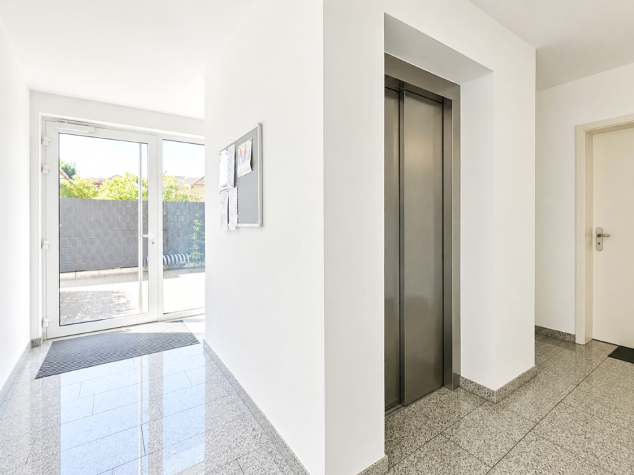 Eingang - Aufzug Maisonettewohnung Oberursel