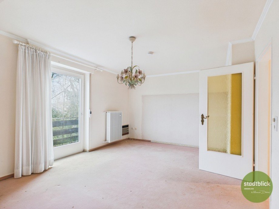 Schlafzimmer mit Balkon Einfamilienhaus Hofheim