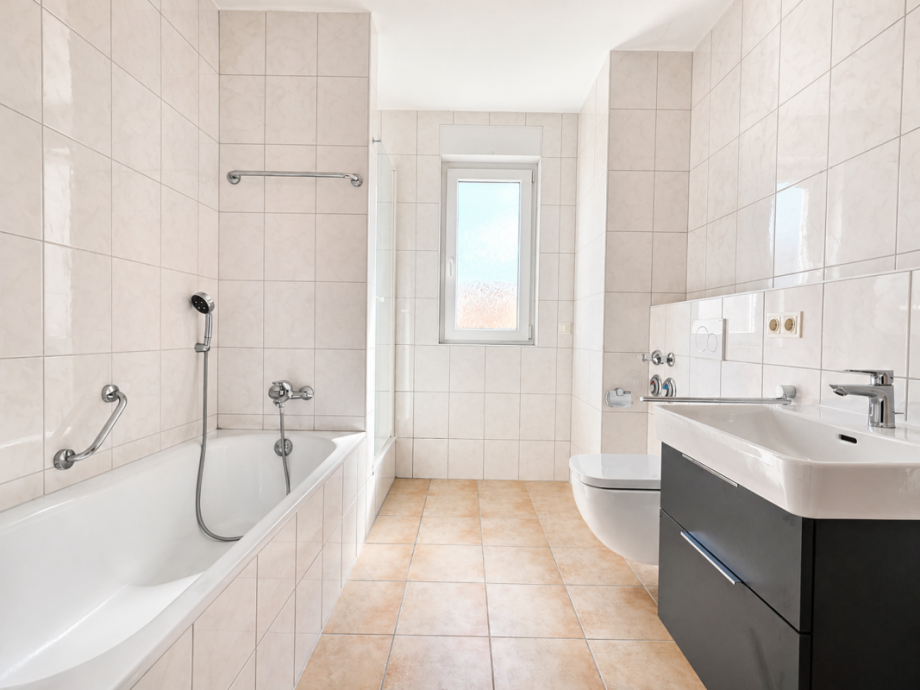 Tageslichtbad (Ansicht 2) Etagenwohnung Wiesbaden