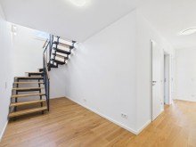 Flur (2) EXKLUSIVE PENTHOUSE-MAISONETTE IN ATTRAKTIVER LAGE, NAHE ALTSTADT UND FIS (International School)