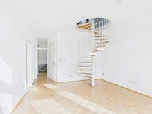 Wohnzimmer (3) SCHMUCKST�CK MIT GESCHICHTE IM SCH�NEN RHEINGAUVIERTEL - ALTBAUCHARME TRIFFT MAISONETTE